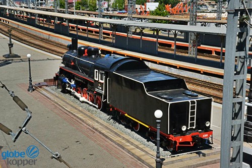 Władywostok - peron z lokomotywą i pomnikiem